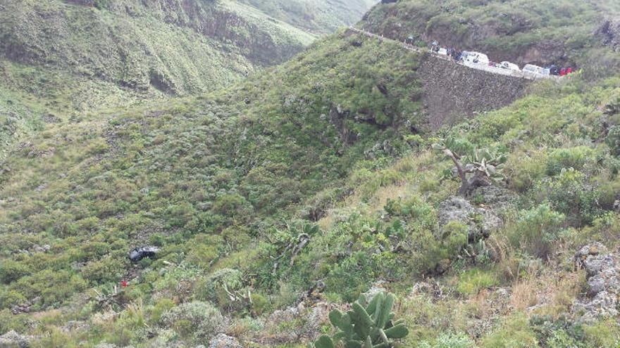 Fallece una mujer al caer con su vehículo por un barranco de Gáldar