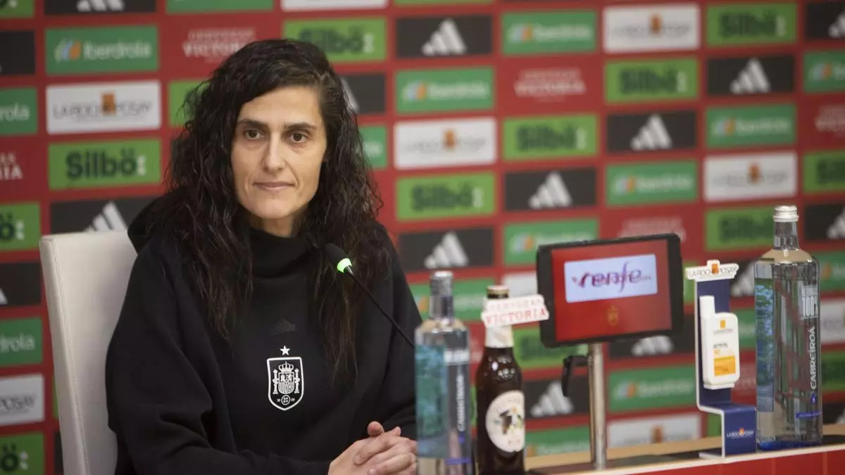 As赤 ha sido la rueda de prensa de Montse Tom谷 y Cl角udia Pina