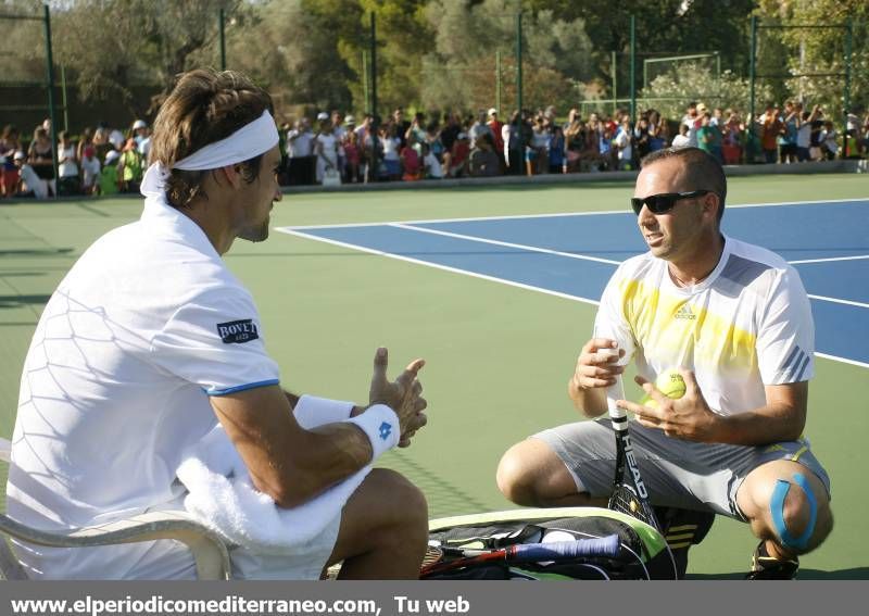 GALERÍA DE FOTOS- Bautista desata la locura peloteando con Ferrer en La Coma