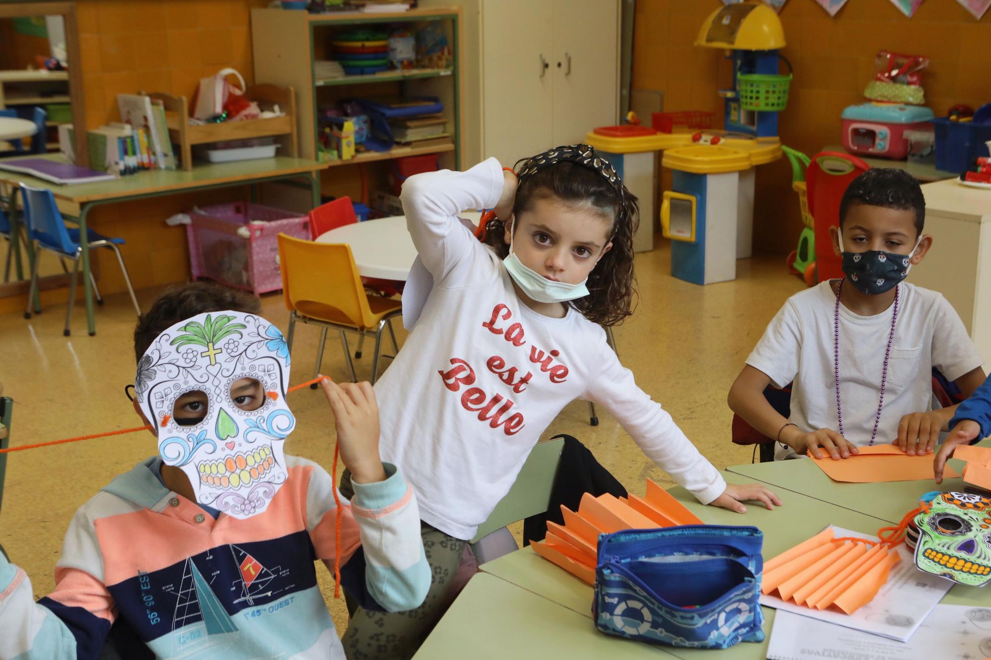 Apertura de los colegios de Oviedo para vivir un puente de miedo