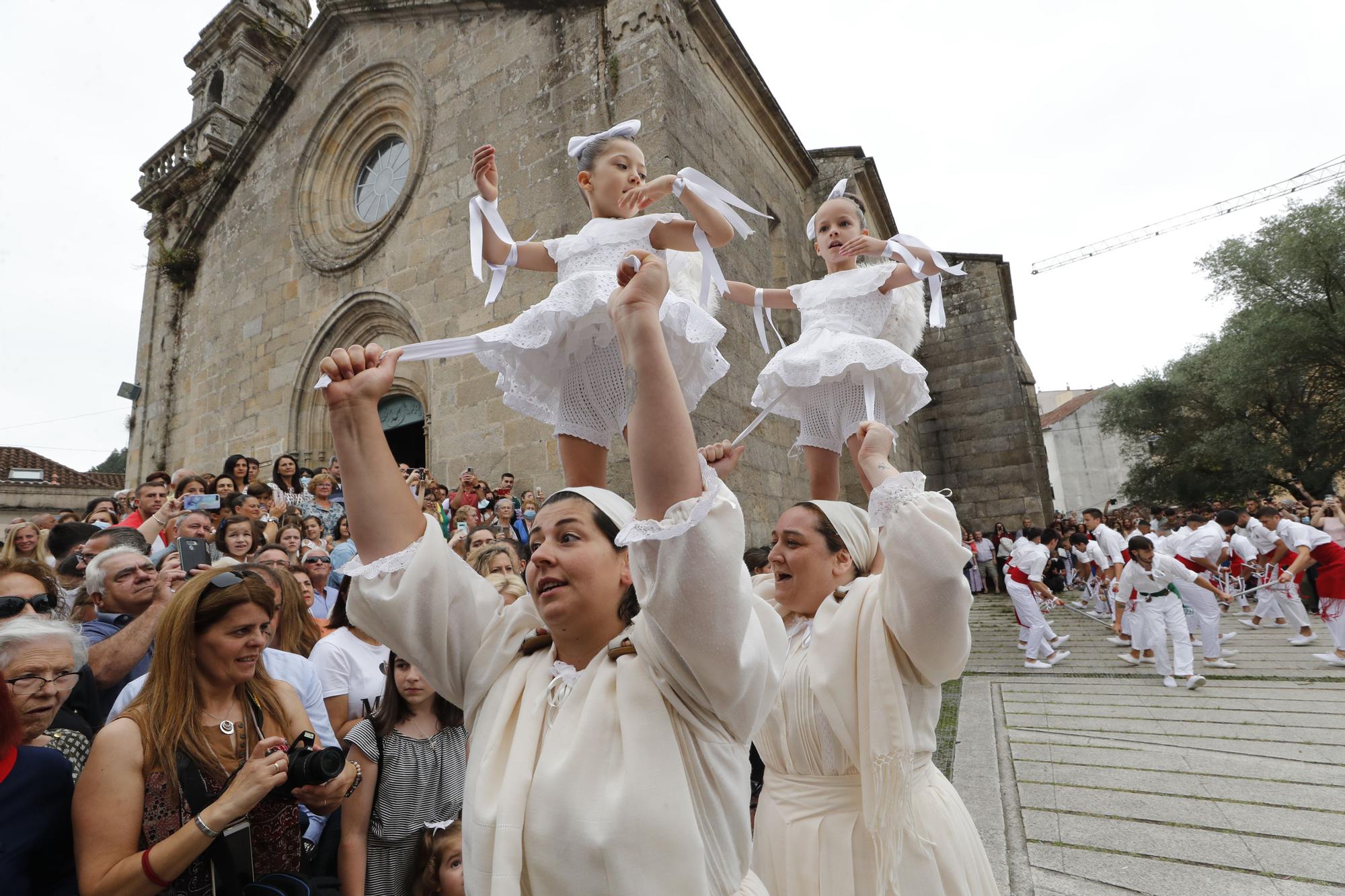 Redondela, cubierta por sus alfombras de flores