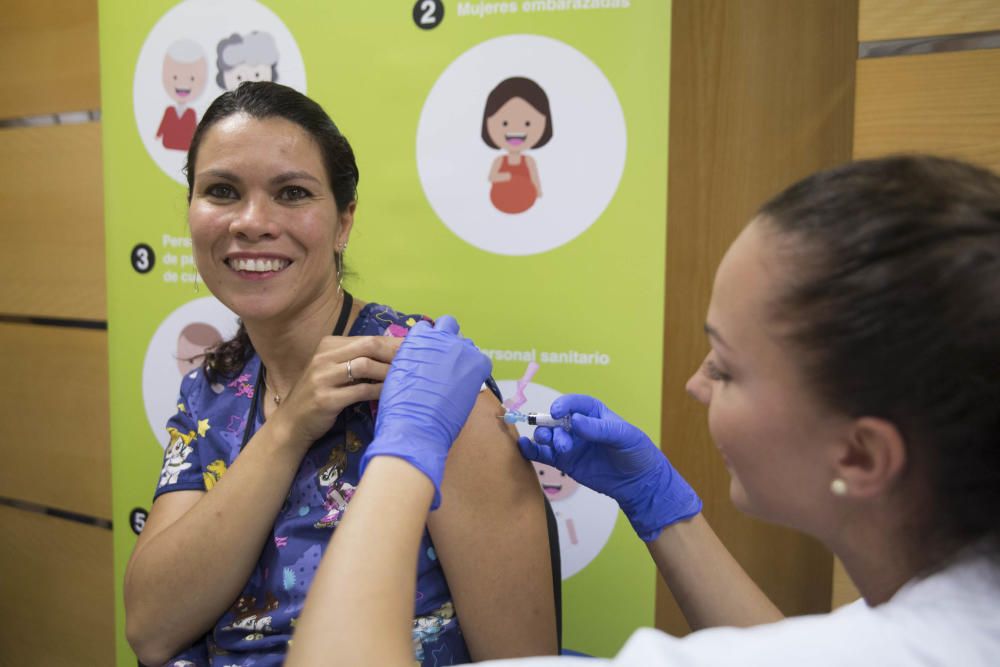 Inicio de la vacunación contra la gripe en Canaria