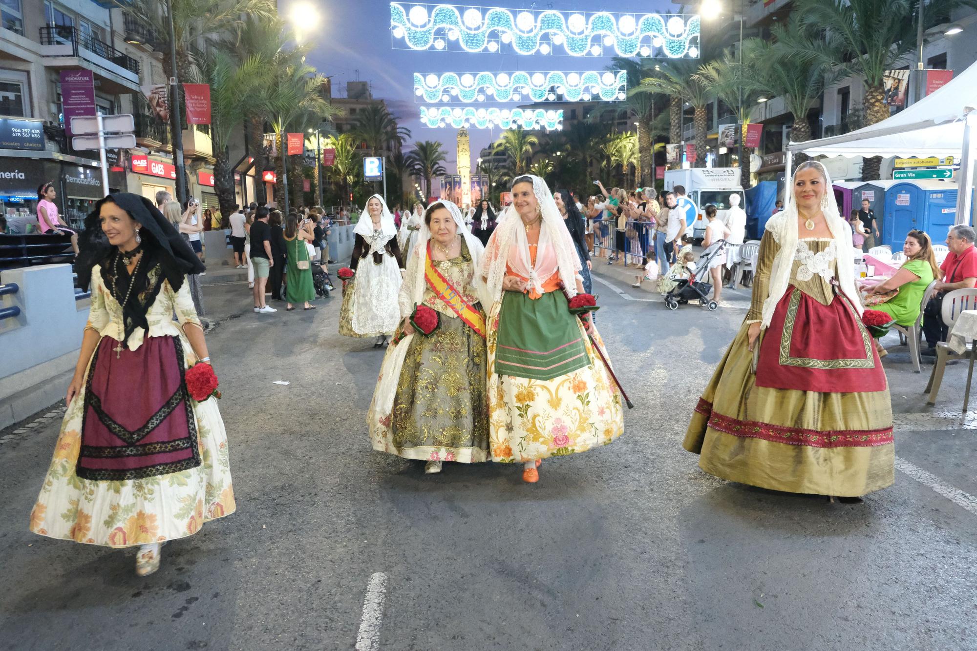 Emotiva ofrenda floral a la Patrona