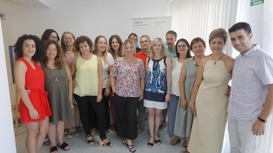 La directora del Cefire, al centre, junt amb l&#039;equip d&#039;assessors d&#039;Infantil de la xarxa.