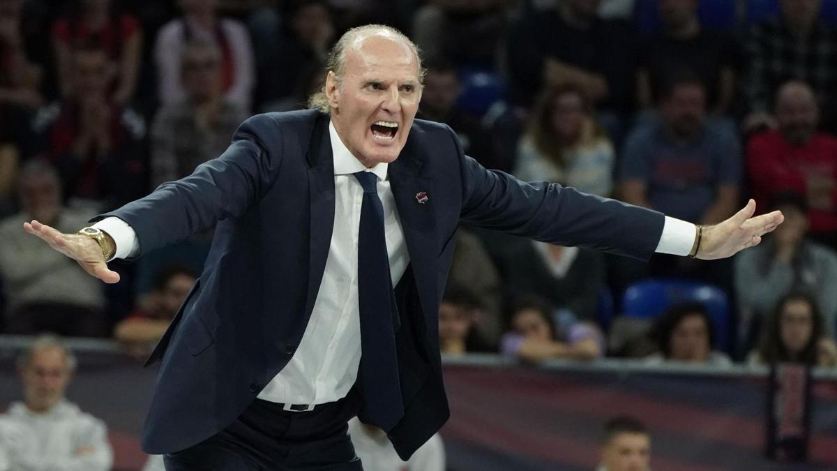 Dusko Ivanovic, dando instrucciones de forma airada