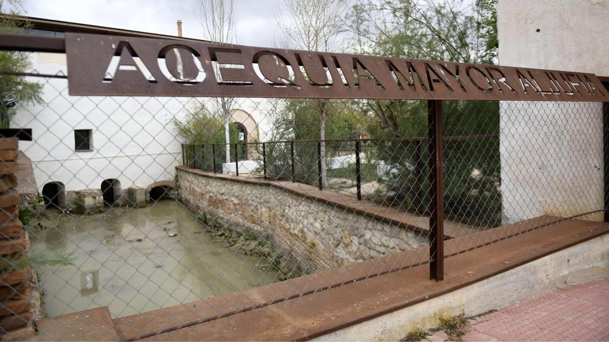 La acequia mayor La Aljufía a su paso por el Molino del Amor, en la pedanía murciana de La Albatalía.