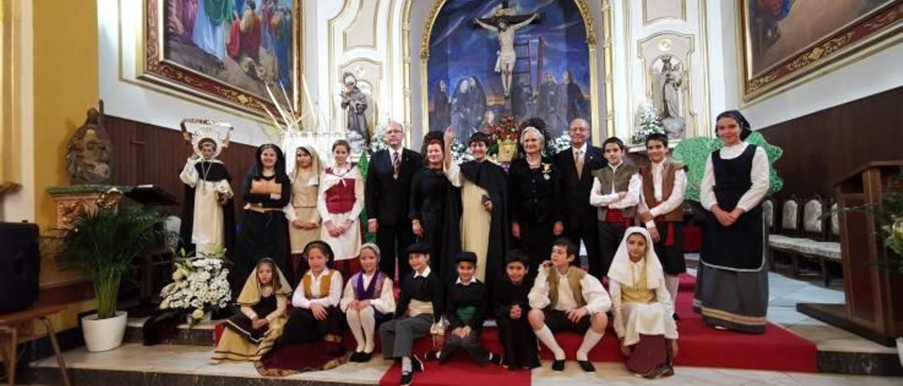 El Altar de San Vicente Ferrer en la Canyada acoge la imposición de medallas