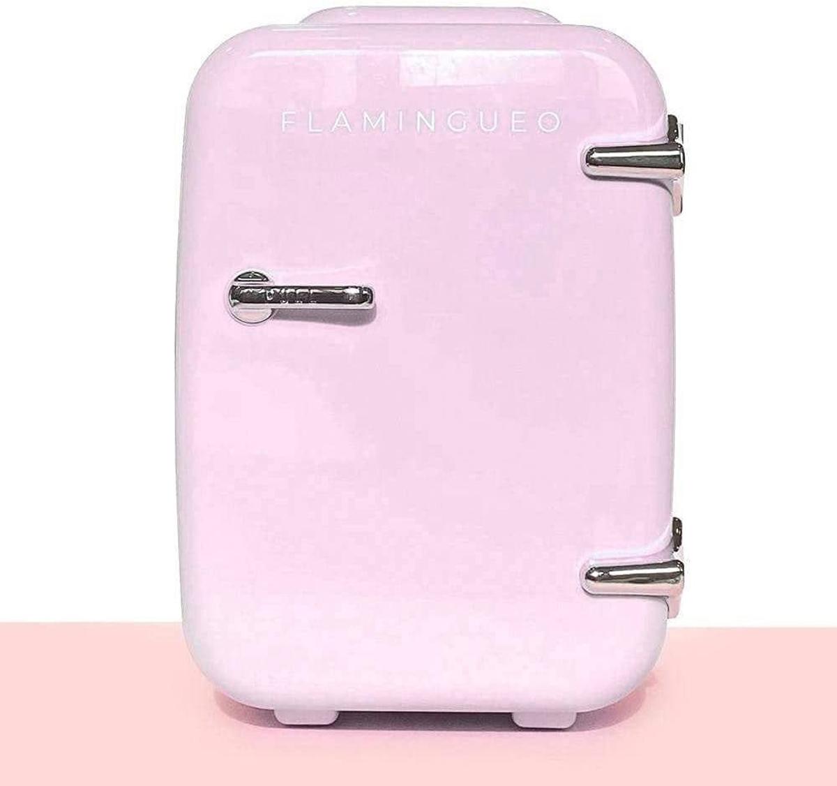 Nevera para cosméticos en color rosa de Amazon (Precio: 59 euros)