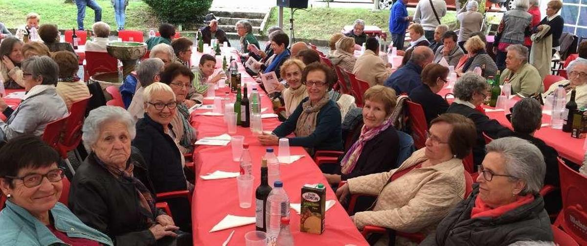 Los mayores de Piloña "tienen mucha experiencia que aportar", señalan en el II Encuentro de La Cueva