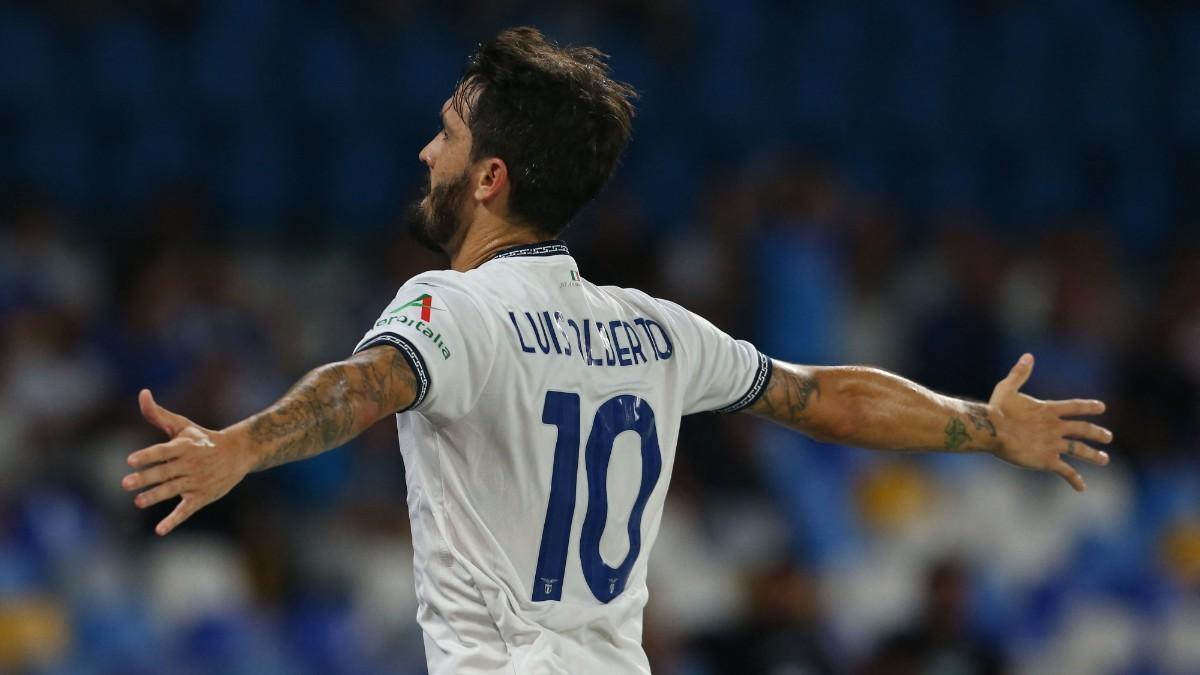 Luis Alberto celebra un gol al Nápoles con la Lazio