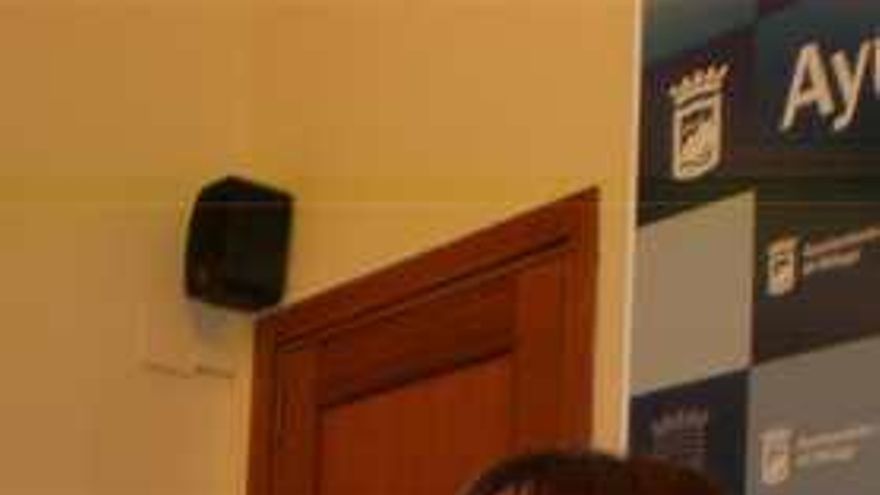 María Gámez y la concejala Francis Montiel .