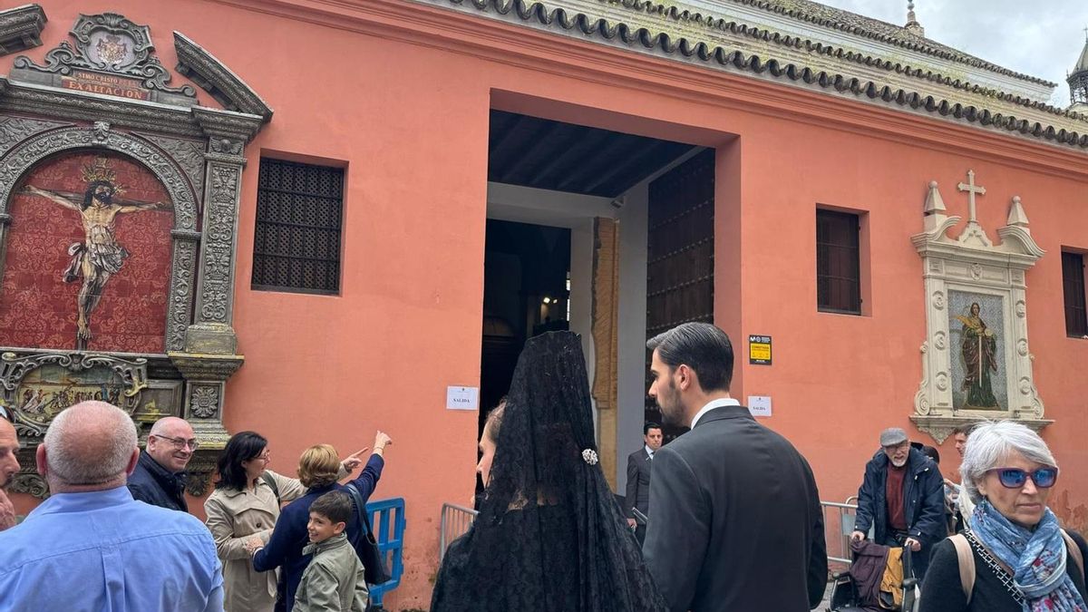 Entorno de Santa Catalina. La Hermandad de la Exaltación saldrá a la calle en apenas tres horas.
