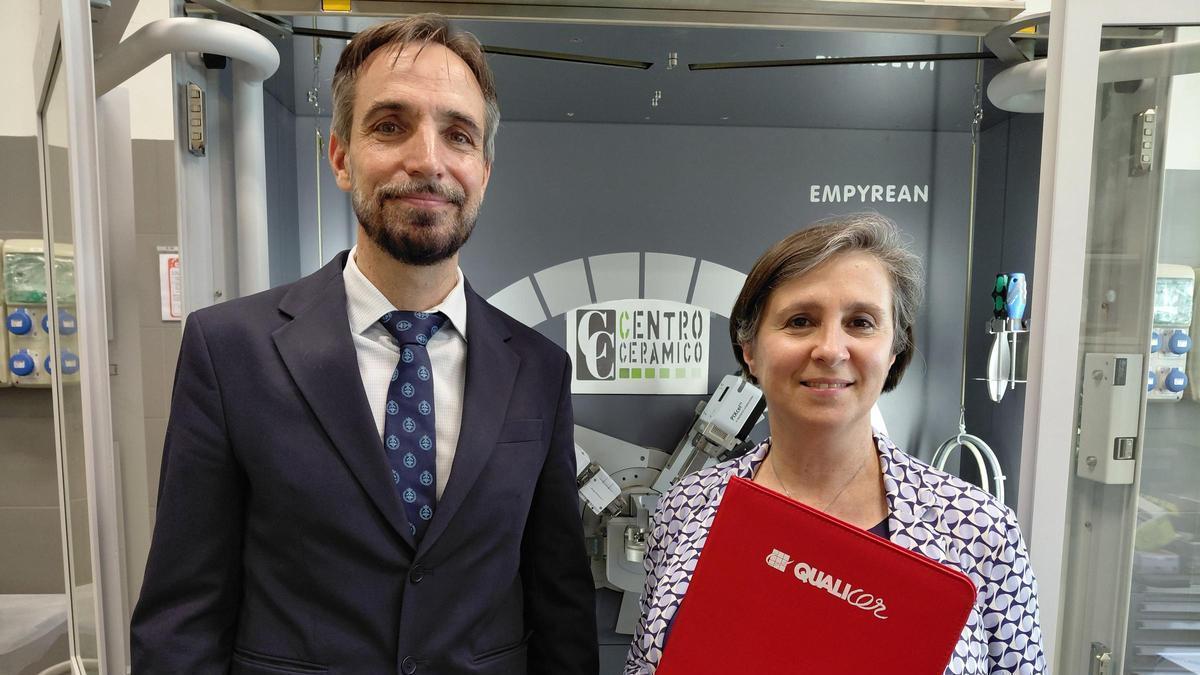 El secretario de Qualicer, Javier Rodríguez, y la directora del centro italiano, Elisa Franzoni.