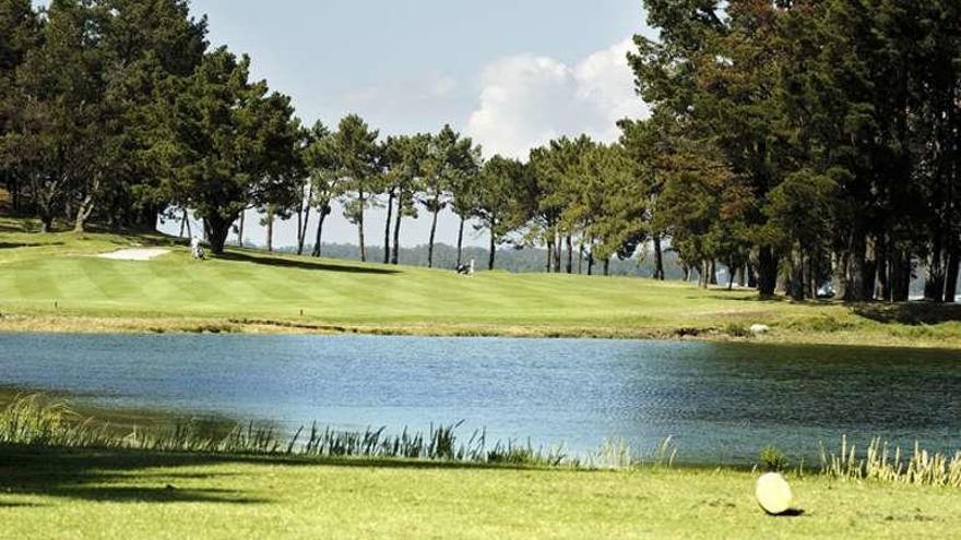 La cuidadas instalaciones de Golf La Toja. // FDV