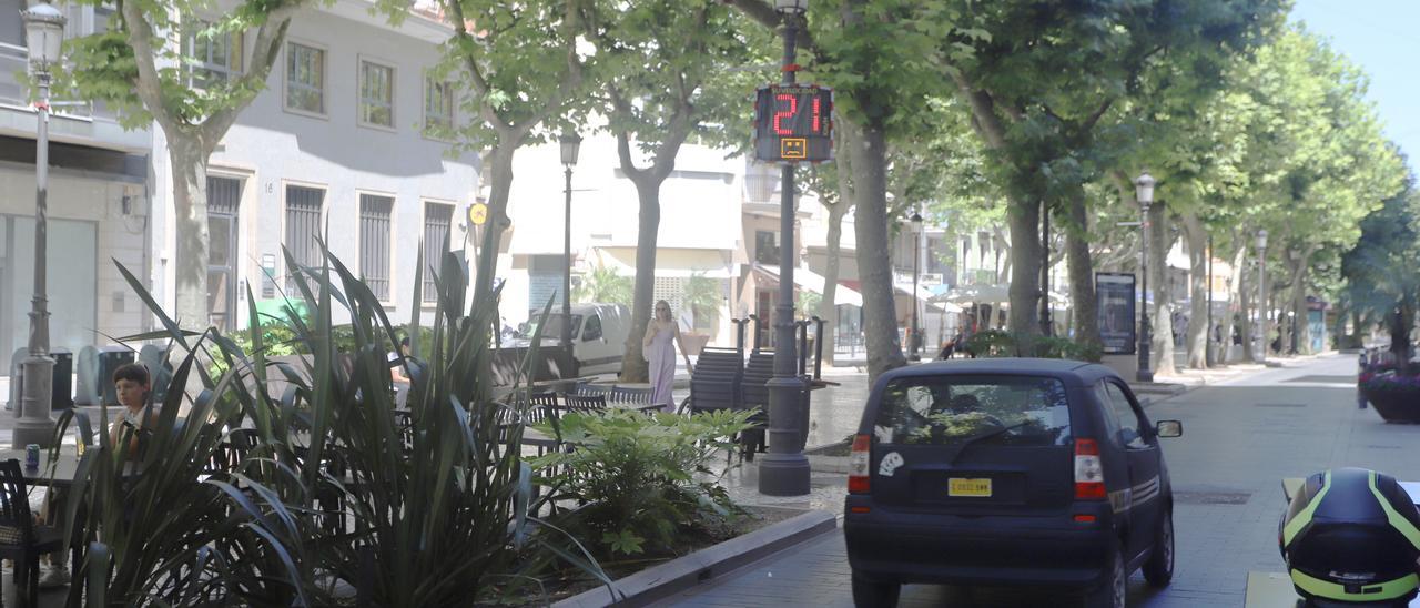 El radar instalado en el paseo de les Germanies de Gandia, ayer