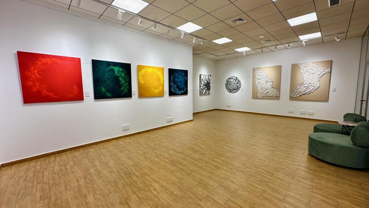 Exposición "Los mundos que habito" de Mariam Cremades en su estudio-galería