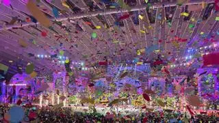 Alexis Santana y Sedomir Rodríguez de la Sierra, favoritos tras el desfile de aspirantes en la gala de elección de la reina del Carnaval de Santa Cruz