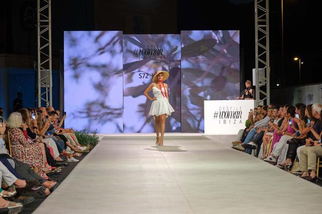 La revista Woman celebra su 30 aniversario con un desfile de Adlib Ibiza en los jardines de Diario de Ibiza