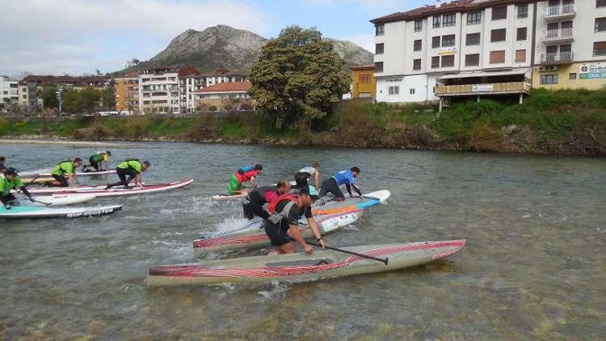 Antonio de la Rosa, en primer término, en la salida.