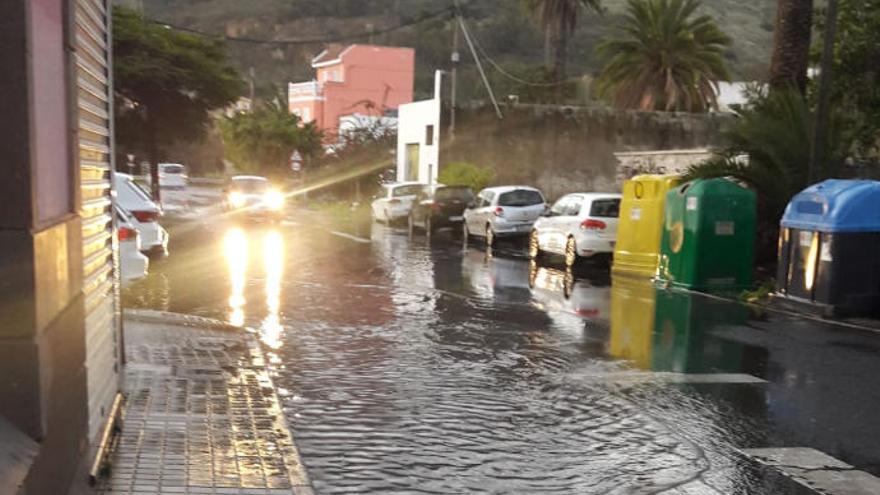 Las lluvias colapsan la red de saneamiento de San Lorenzo