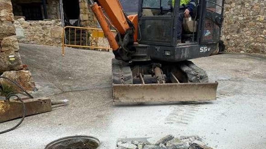 Obras para la instalación de fibra óptica en Sobrescobio.