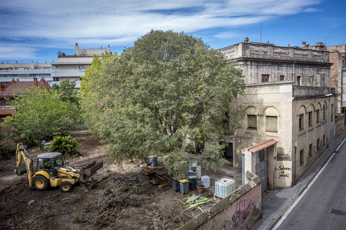 Comienzan las obras en Can Raventós, la última masía virgen de Sarrià: casi 60 pisos de lujo y 22 árboles talados.