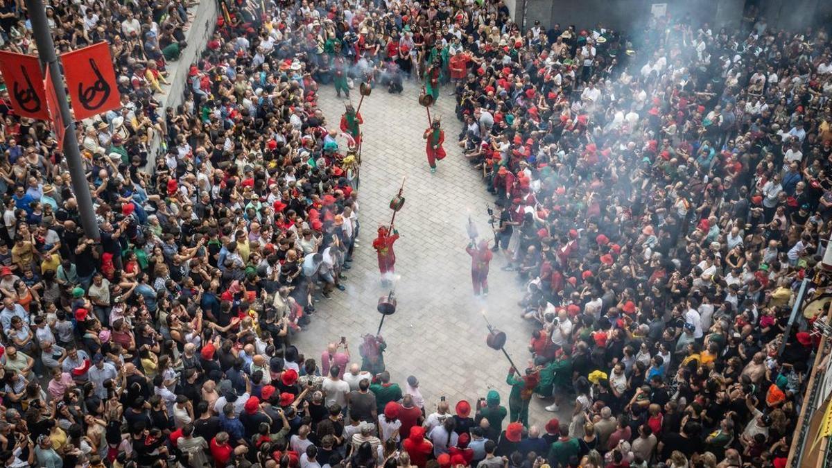 Un instant del salt de Maces d'aquest dijous al migdia