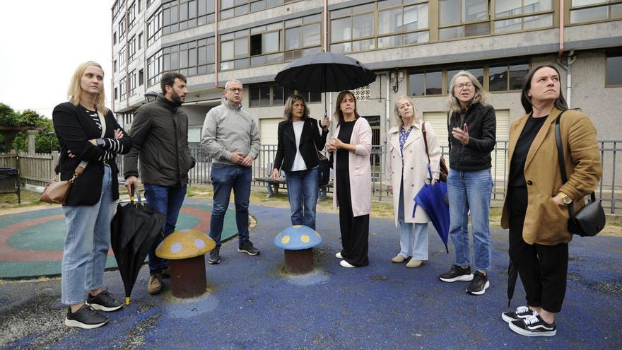 Cachafeiro visitó el parque junto a miembros del gobierno y del PP locales. | Bernabé/Javier Lalín
