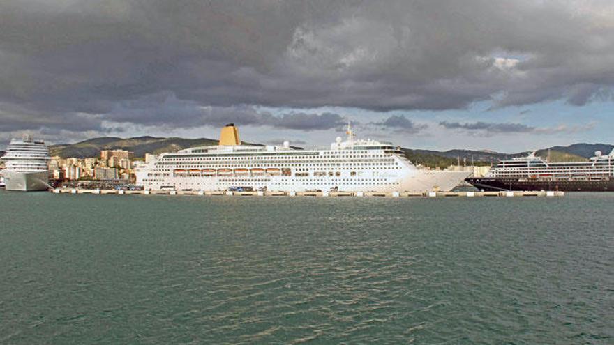 El puerto de Palma volvió a llenarse de cruceros.