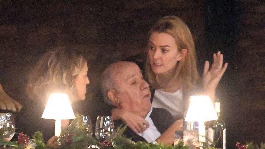 Amancio Ortega, junto a su mujer, Flora Pérez, y su hija Marta, en Casas Novas.