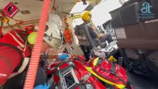 Rescatan en helicóptero a una mujer con síntomas de ahogamiento en Tabarca