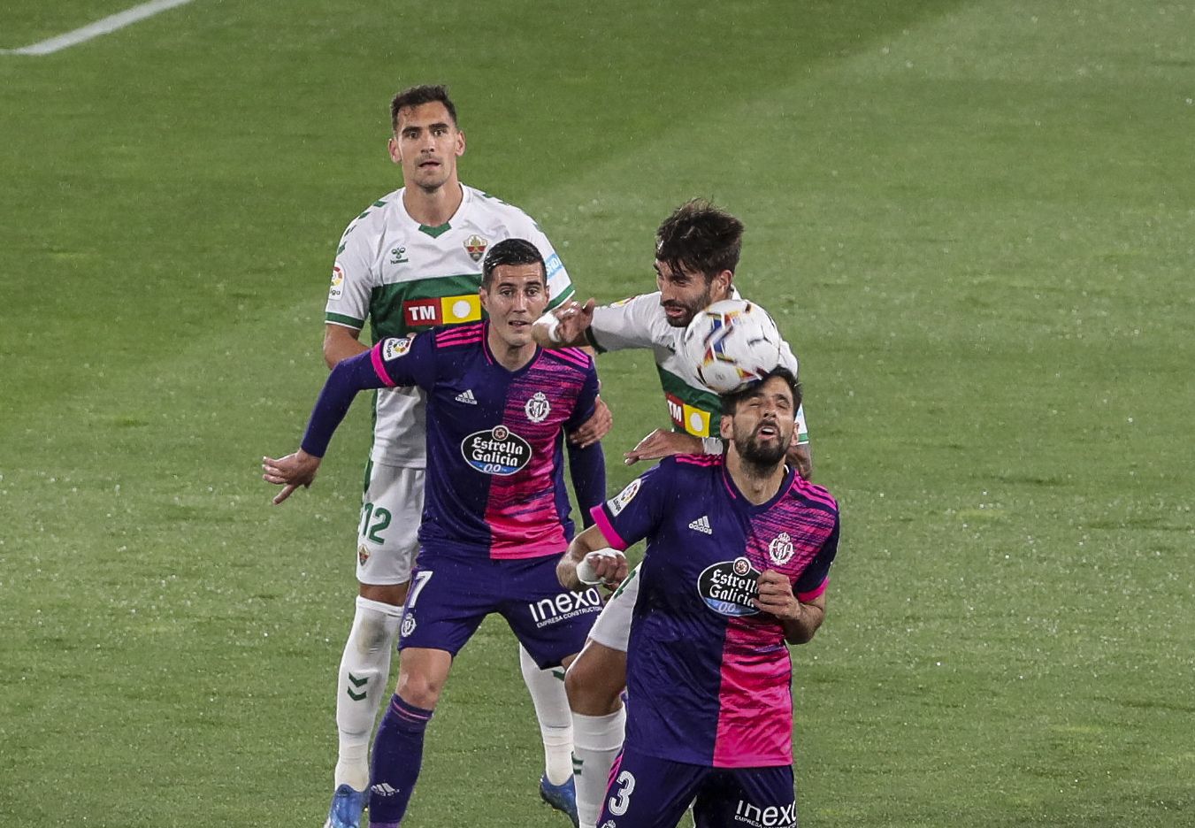 Elche 1 - Valladolid 1: El Elche no sabe ganar