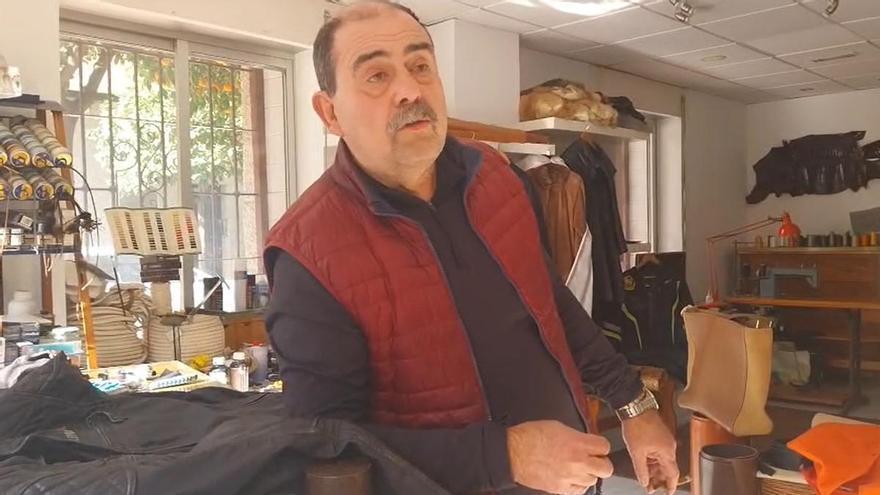 El pequeño comercio murciano acusa la falta de relevo: "No tengo competencia, pero cuando me jubile tendré que cerrar"