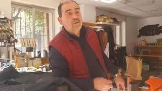 El pequeño comercio murciano acusa la falta de relevo: "No tengo competencia, pero cuando me jubile tendré que cerrar"