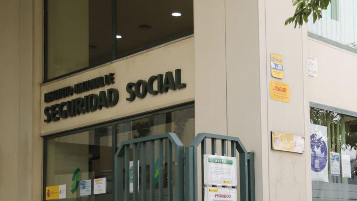 Un taxista de 64 años consigue una pensión vitalicia de 2.152 euros tras recurrir la incapacidad que le reconoció el INSS