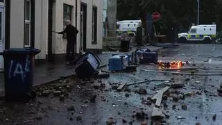 Odio en las calles de Irlanda del Norte: "Están tratando de instrumentalizar la violencia machista para justificar sus ansias racistas"