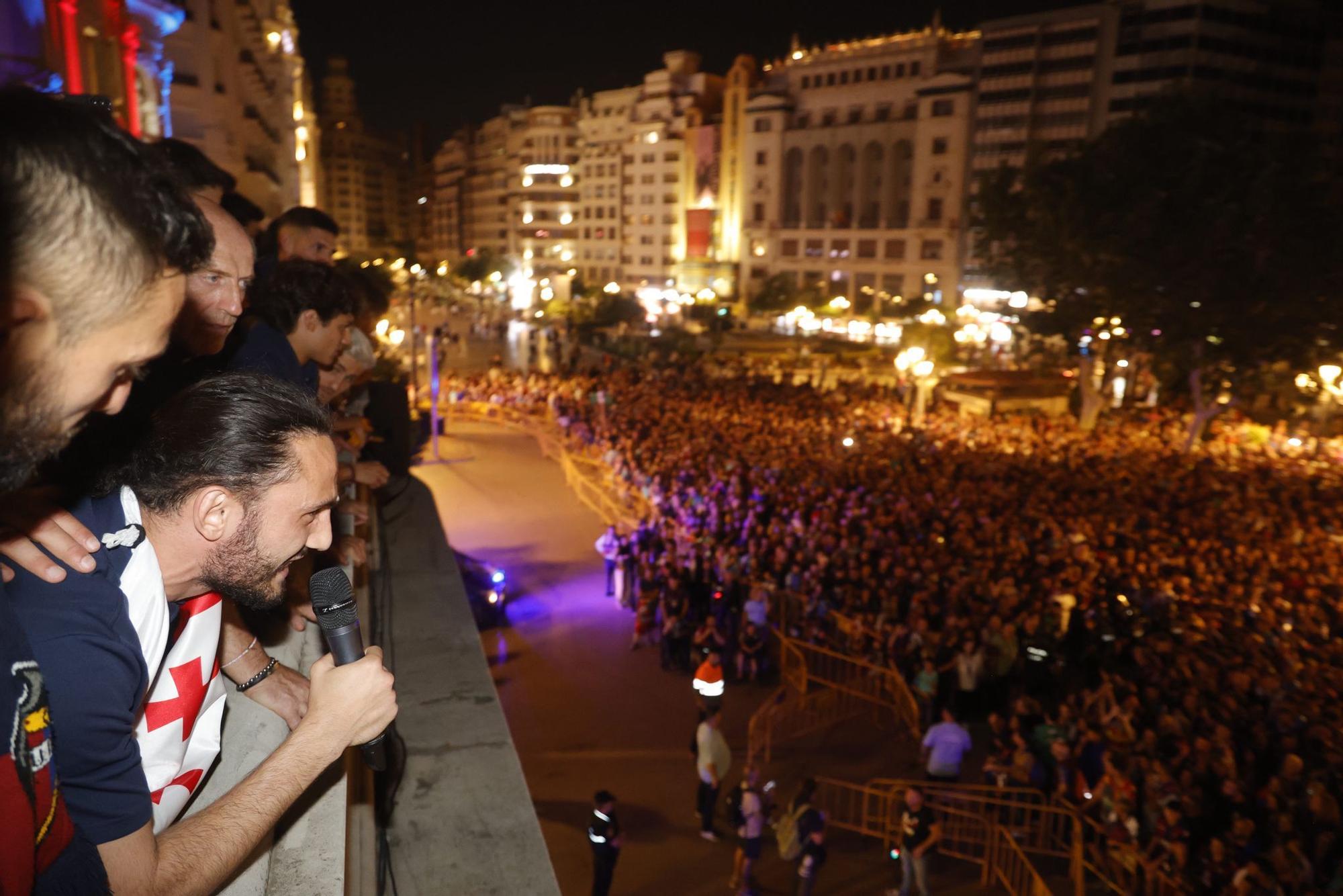 Todas las fotos de la rúa del Levante UD por su ascenso a Primera División