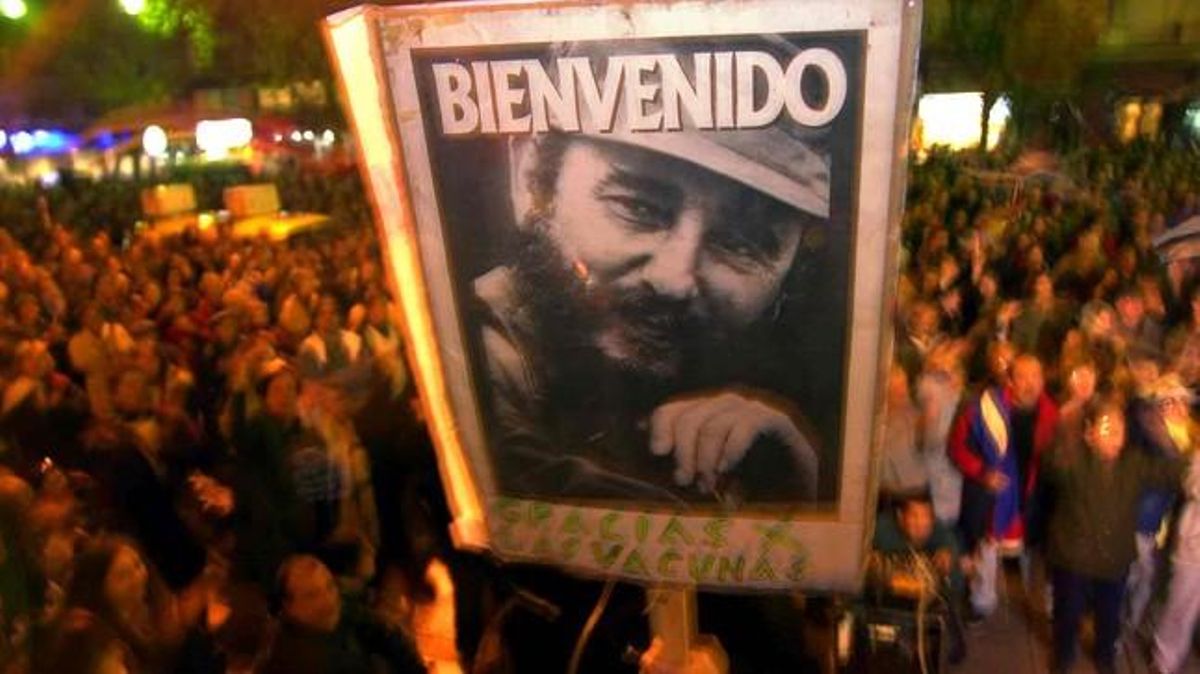 2002 - Recepció al líder cubà a Montevideo.