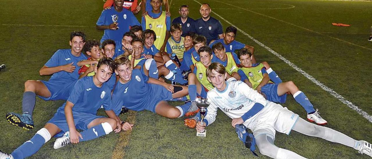 El Atlético Baleares infantil, campeón en el Torneig de sa Llum.