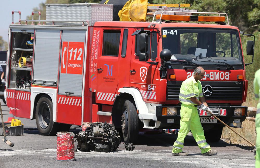 El accidente se producía en la A-357, provocaba el cierre de ambos sentidos durante unas horas