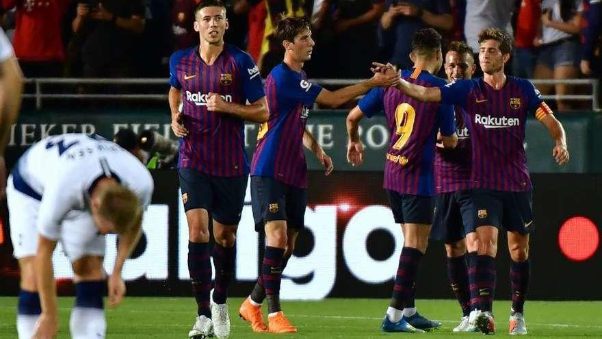 Jugadores del Barcelona celebrando el gol de Arthur.