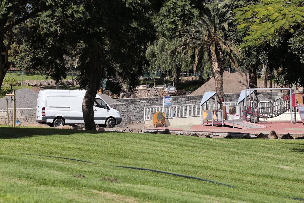 Encuentran tres barrenos de obra en un parque