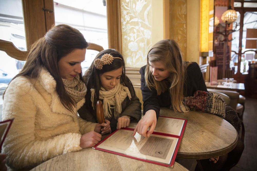 La galería más completa de un viaje histórico en la fiesta, con las falleras mayores en la ciudad más especial del mundo