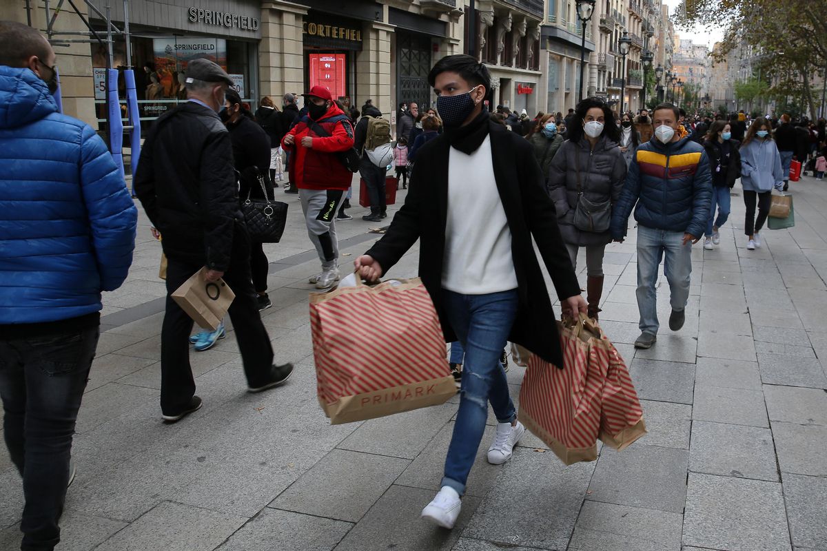 Tarde de compras navideñas en el Portal de l’àngel, el pasado diciembre.