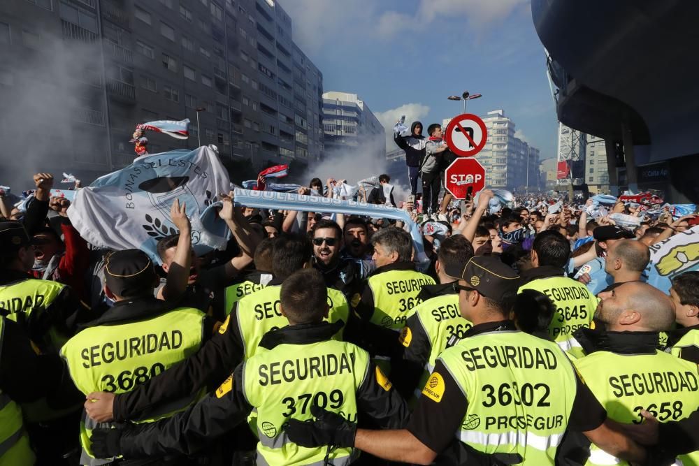 El celtismo vuelve a demostrar fuerza y compromiso en el recibimiento al Celta a su llegada al estadio.