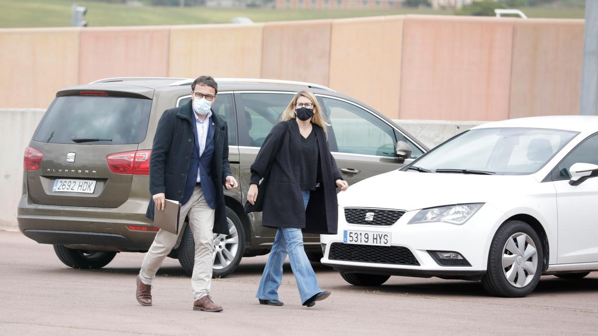 Josep Rius y Elsa Artadi, a su llegada a la cárcel de Lledoners para reunirse con Pere Aragonès y Jordi Sànchez