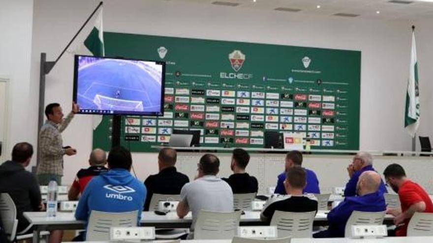 Los componentes de la Federación de Irlanda del Norte en la sala de Prensa del Martínez Valero