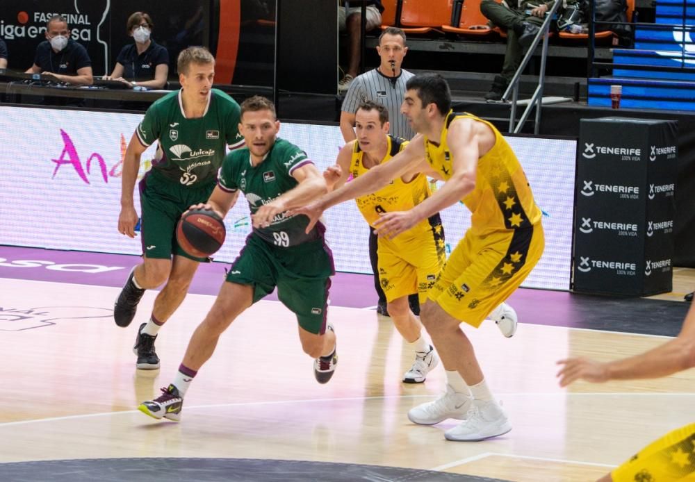 Partido entre el Iberostar y el Unicaja en la fase final de la Liga ACB.