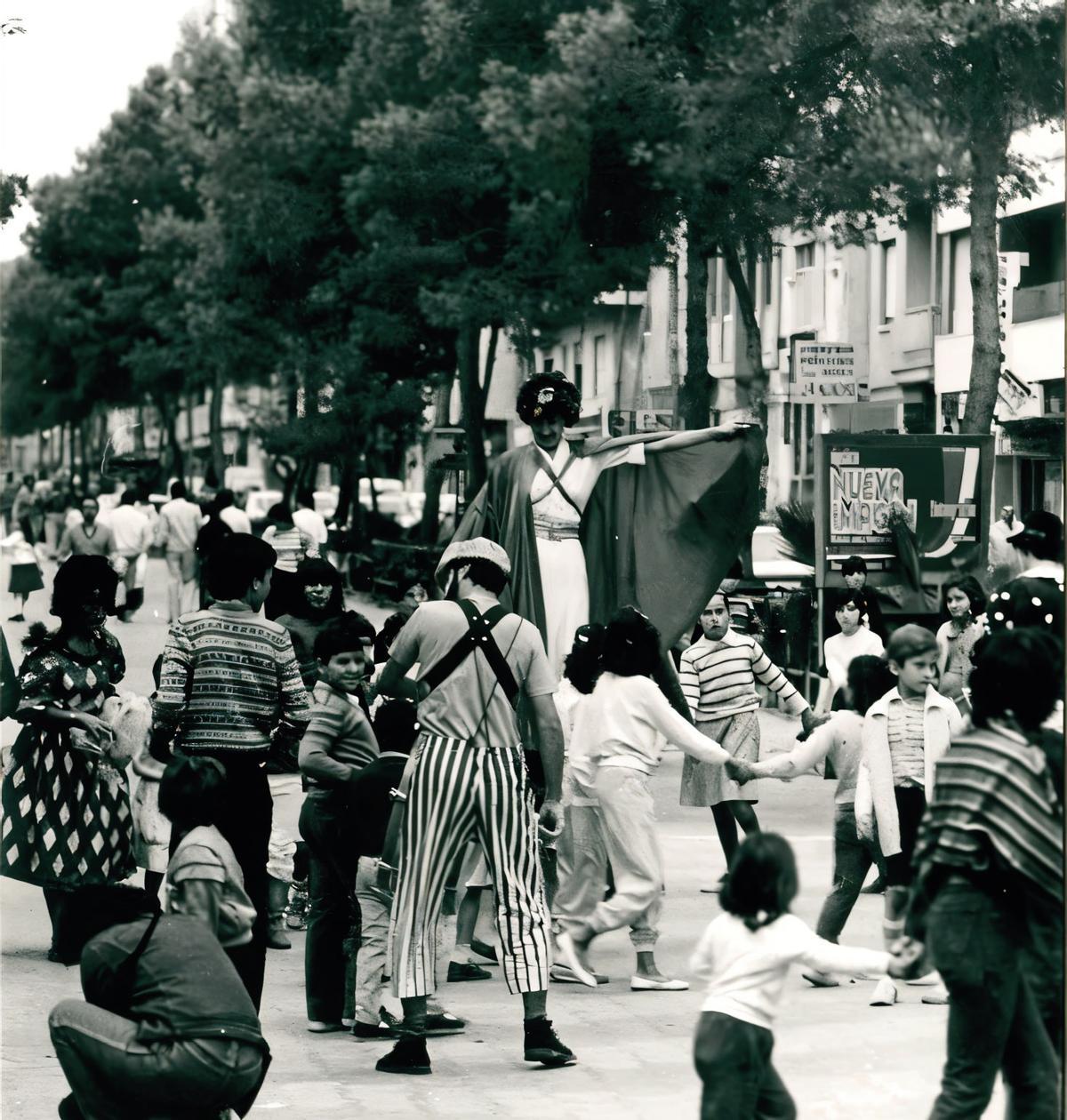 Vida social en la Avenida de Torrent.