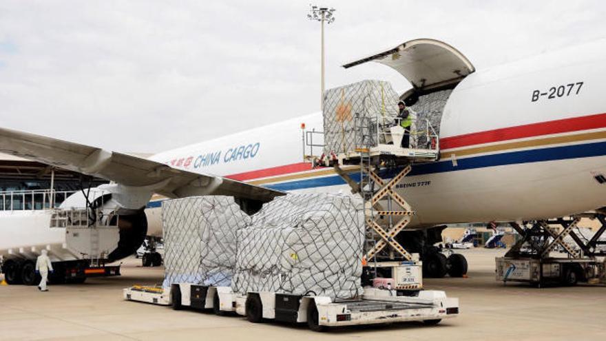 Llega a Zaragoza el avión de China con material sanitario para la Comunitat